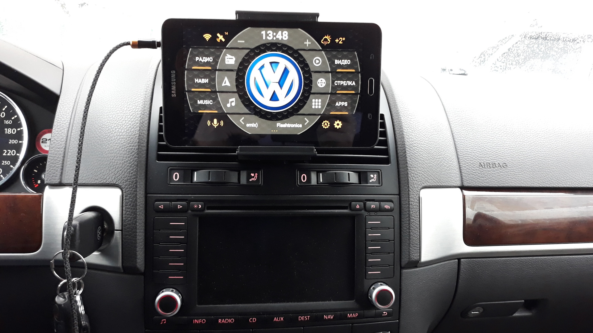 Купить магнитолу Volkswagen Touareg 1