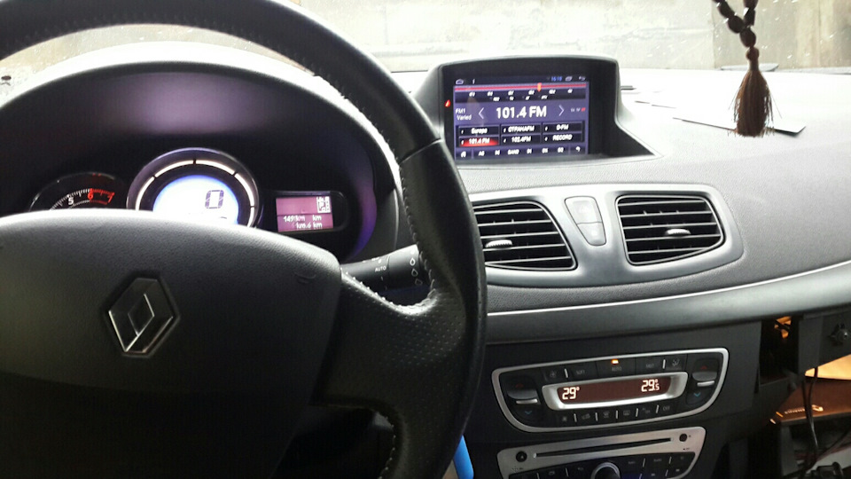 Купить магнитолу Renault Fluence